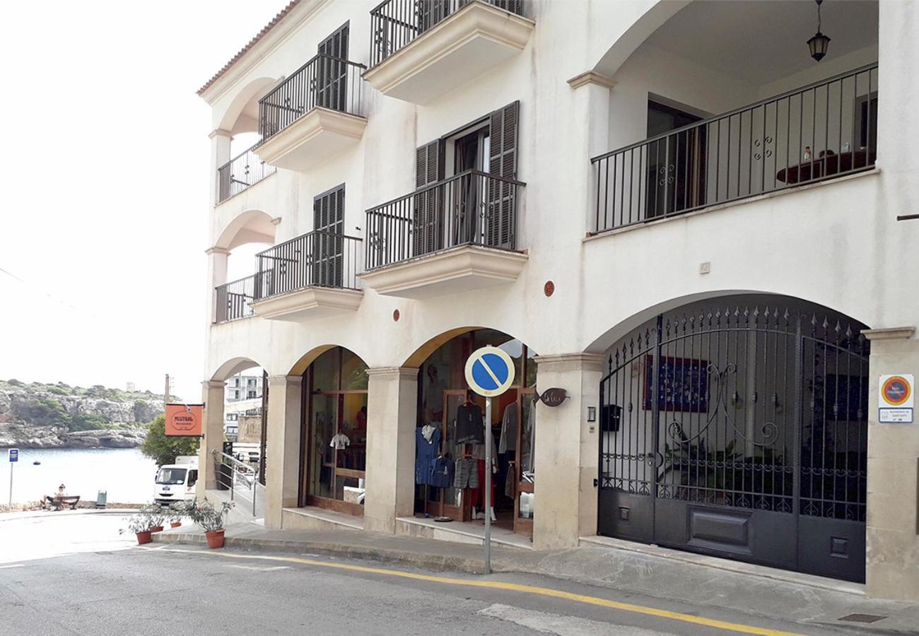 Apartamentos Vista Al Puerto Cala Figuera  Bagian luar foto