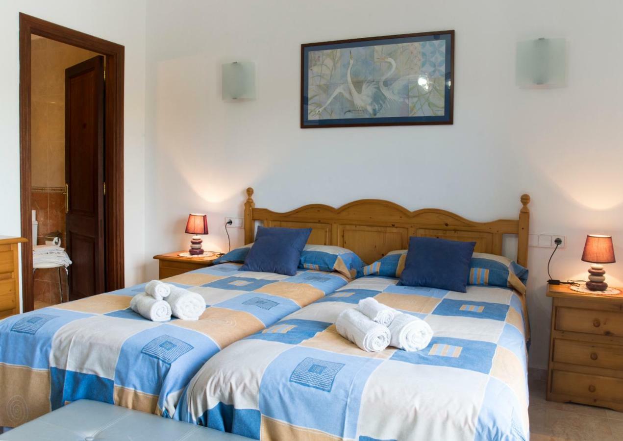 Apartamentos Vista Al Puerto Cala Figuera  Bagian luar foto